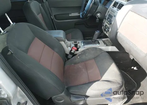 2008 Ford Escape Xlt z USA, uszkodzony, nr VIN 1FMCU93158KB75818